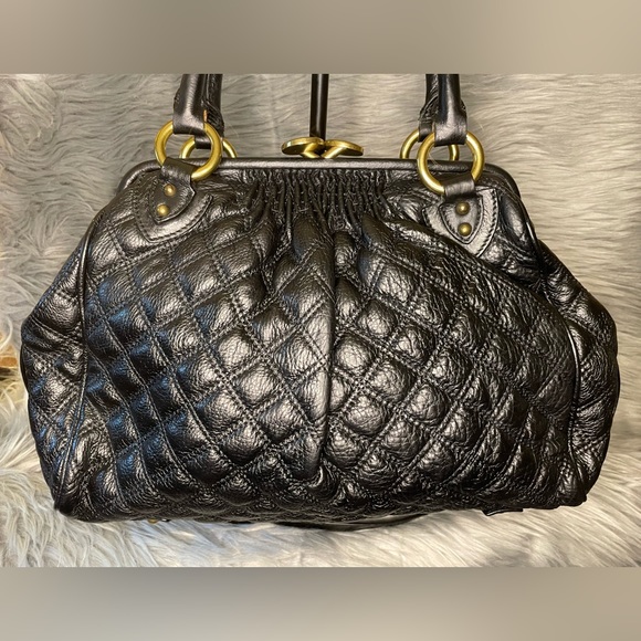 EUC Marc Jacobs Leather Kiss lock Handbag/ Crossbody - Picture 2 of 12